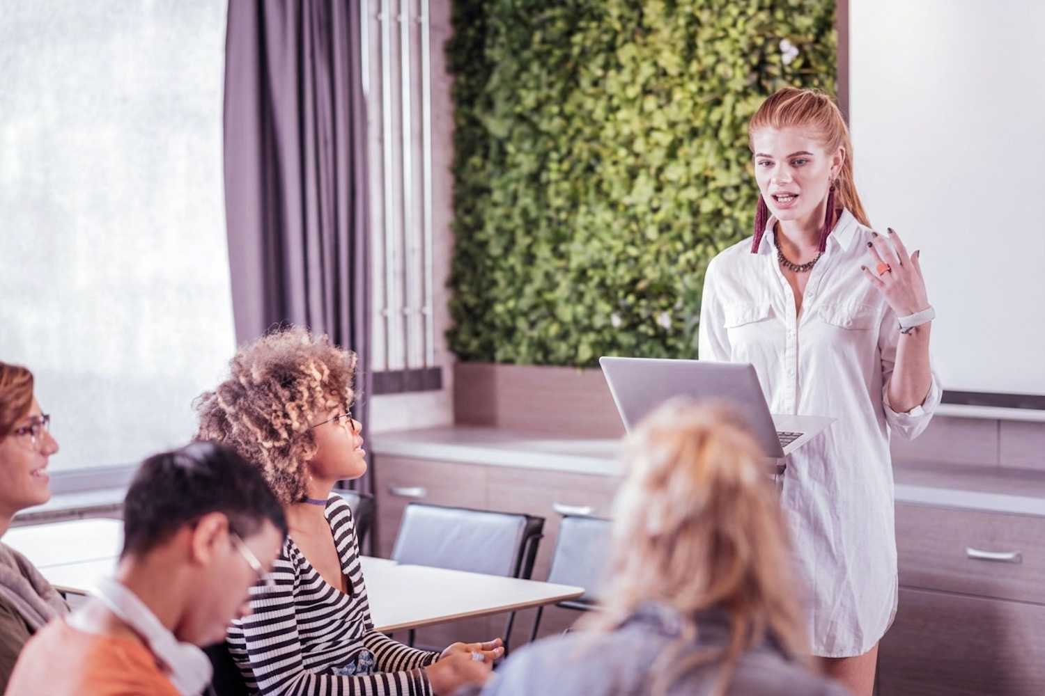 İngilizce C1 seviyesinde akademik sunum ve ileri düzey iletişim